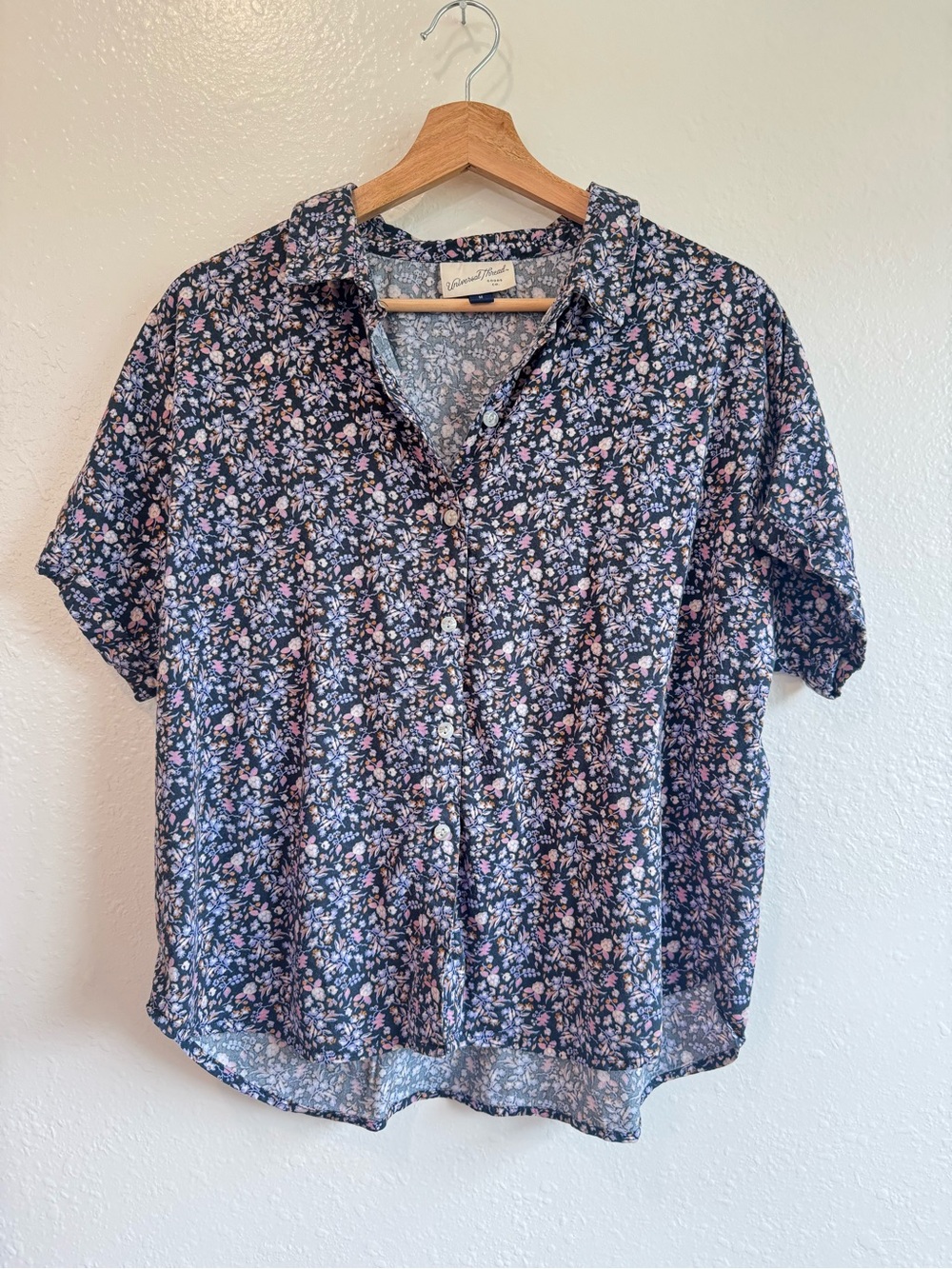 Universal Thread Navy Floral Short Sleeve Button-Down Shirt | Size M